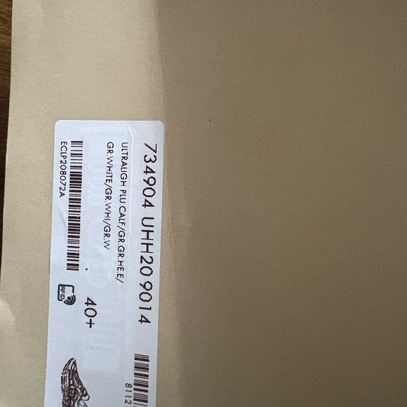 Gucci Women's White and Green Sneakers - Picture 6 of 8